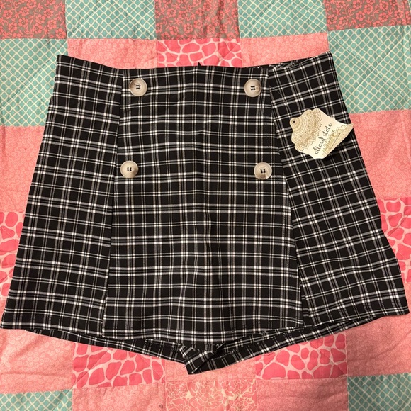 NWT Altar'd State Black and White Plaid Skort L - Picture 2 of 4